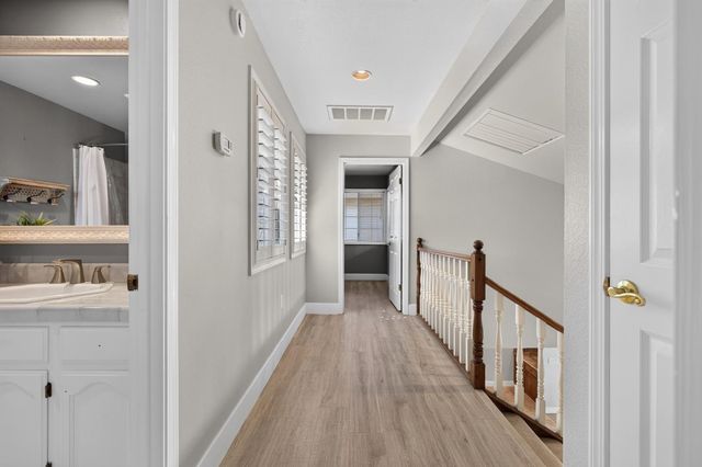 19104 Pebble Ct, Woodbridge, CA 95258