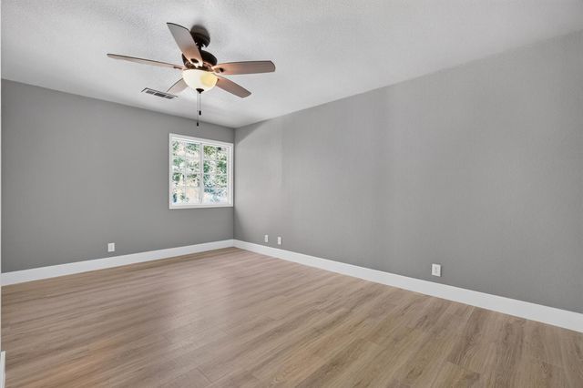 19104 Pebble Ct, Woodbridge, CA 95258