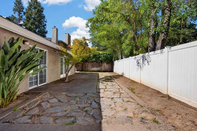 19104 Pebble Ct, Woodbridge, CA 95258
