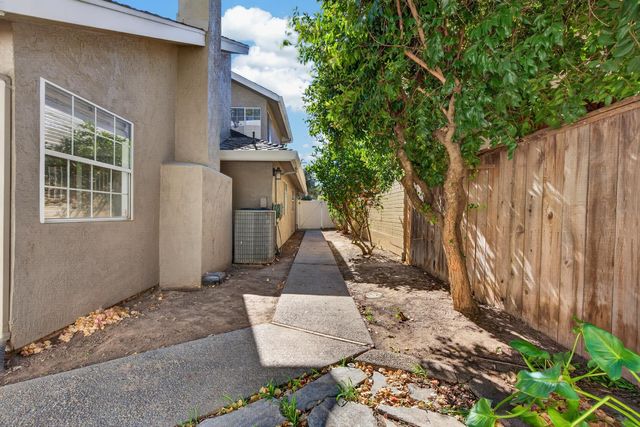 19104 Pebble Ct, Woodbridge, CA 95258