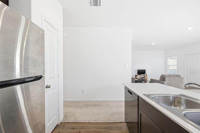 724 Rancho Del Cielo LOOP, Jarrell, TX 76537