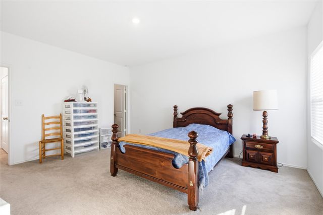 724 Rancho Del Cielo LOOP, Jarrell, TX 76537