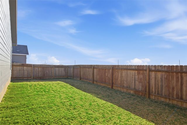 724 Rancho Del Cielo LOOP, Jarrell, TX 76537