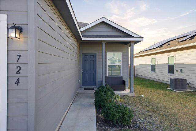 724 Rancho Del Cielo LOOP, Jarrell, TX 76537