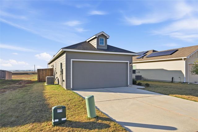 724 Rancho Del Cielo LOOP, Jarrell, TX 76537