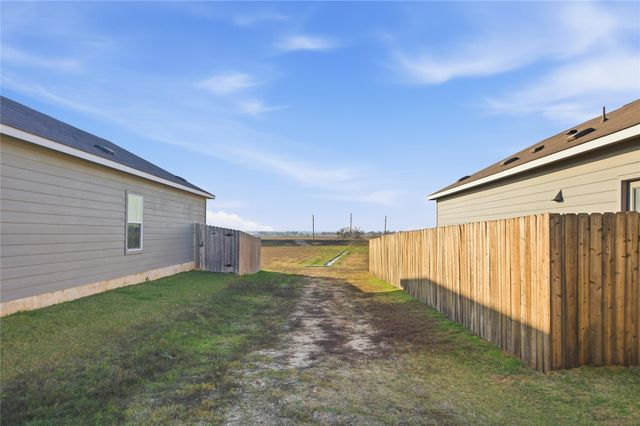 724 Rancho Del Cielo LOOP, Jarrell, TX 76537