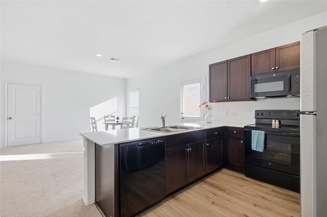 724 Rancho Del Cielo LOOP, Jarrell, TX 76537