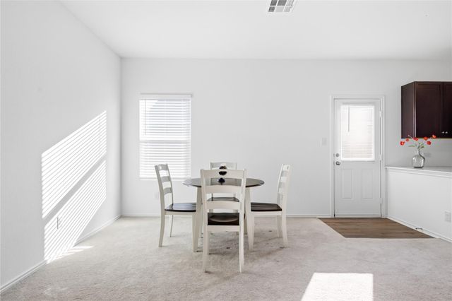 724 Rancho Del Cielo LOOP, Jarrell, TX 76537