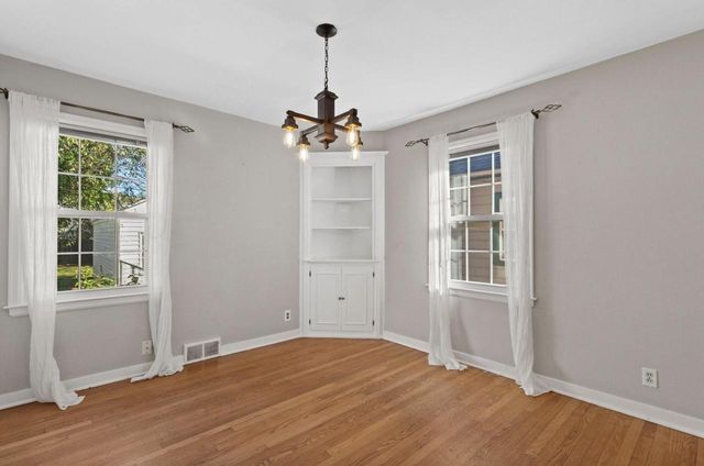 4918 N Berkeley BOULEVARD, Whitefish Bay, WI 53217