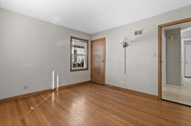 4918 N Berkeley BOULEVARD, Whitefish Bay, WI 53217