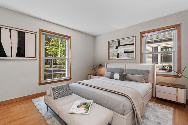 4918 N Berkeley BOULEVARD, Whitefish Bay, WI 53217