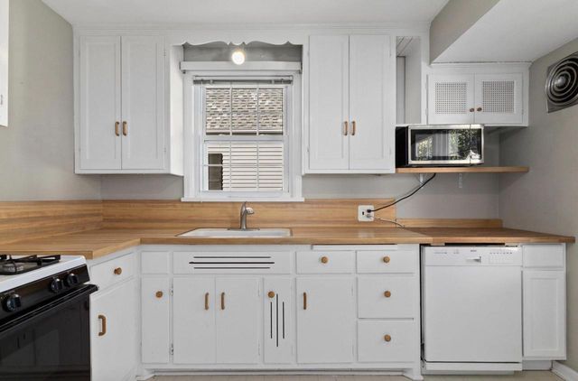 4918 N Berkeley BOULEVARD, Whitefish Bay, WI 53217