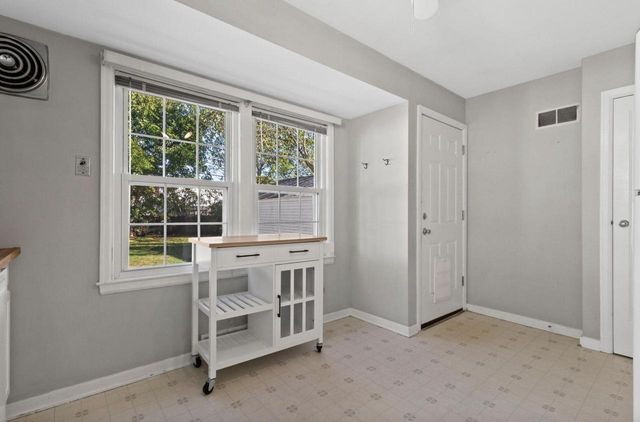 4918 N Berkeley BOULEVARD, Whitefish Bay, WI 53217