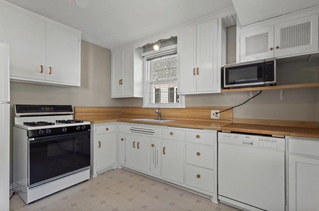 4918 N Berkeley BOULEVARD, Whitefish Bay, WI 53217