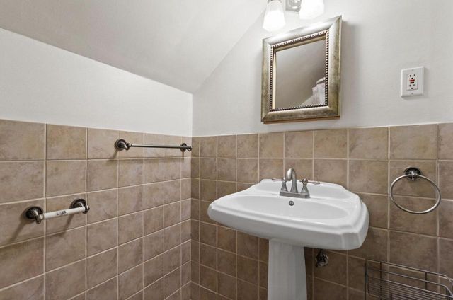 4918 N Berkeley BOULEVARD, Whitefish Bay, WI 53217