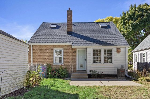 4918 N Berkeley BOULEVARD, Whitefish Bay, WI 53217