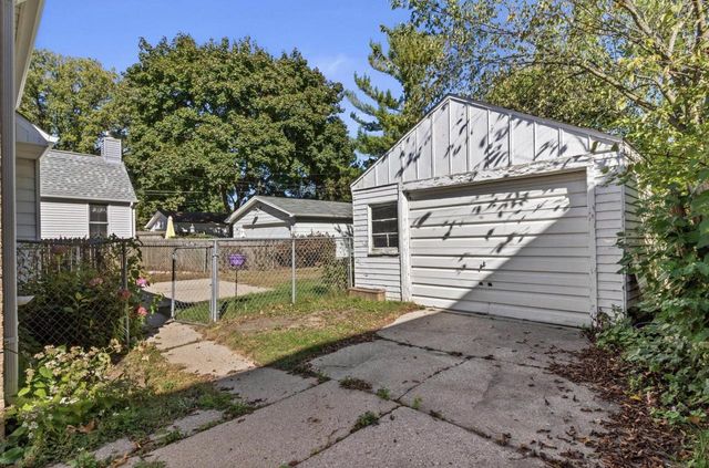 4918 N Berkeley BOULEVARD, Whitefish Bay, WI 53217