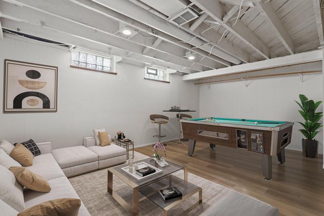 4918 N Berkeley BOULEVARD, Whitefish Bay, WI 53217