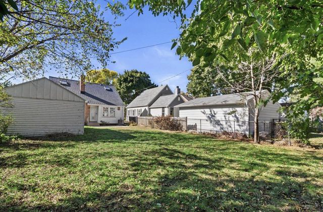 4918 N Berkeley BOULEVARD, Whitefish Bay, WI 53217