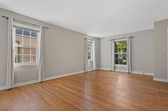 4918 N Berkeley BOULEVARD, Whitefish Bay, WI 53217