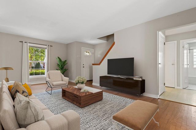 4918 N Berkeley BOULEVARD, Whitefish Bay, WI 53217