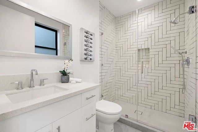 5741 Newcastle Avenue, Encino, CA 91316