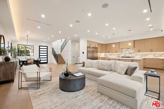 5741 Newcastle Avenue, Encino, CA 91316