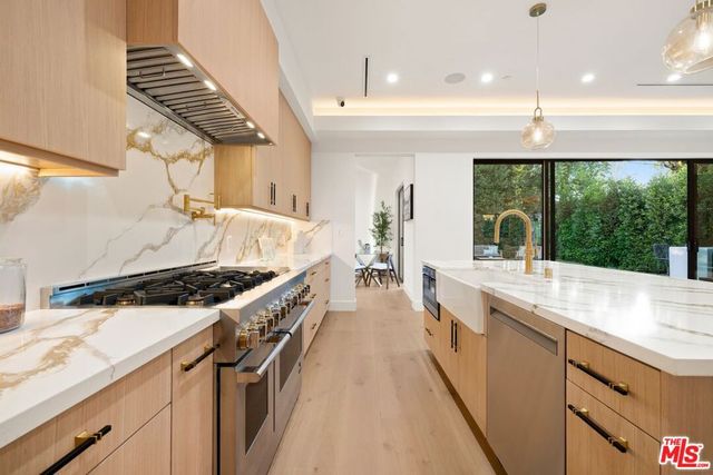 5741 Newcastle Avenue, Encino, CA 91316