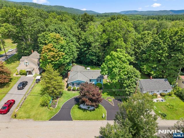 3 Lou Ann Boulevard, West Milford, NJ 07480