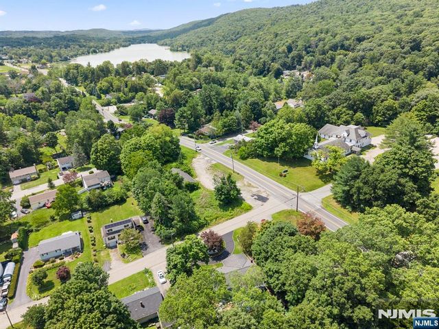 3 Lou Ann Boulevard, West Milford, NJ 07480
