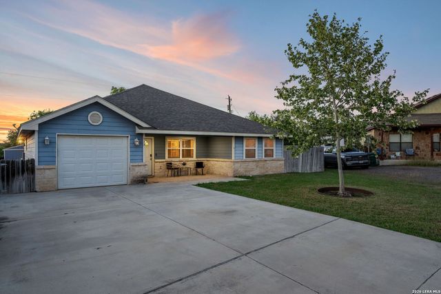 533 INDIAN XING, Jourdanton, TX 78026