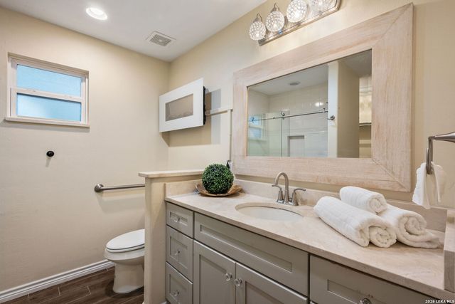 533 INDIAN XING, Jourdanton, TX 78026