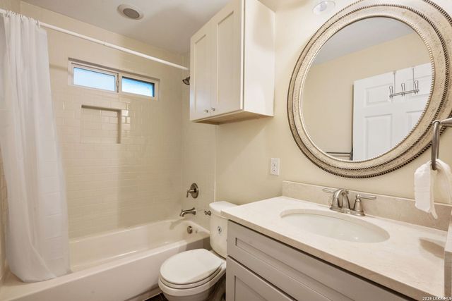 533 INDIAN XING, Jourdanton, TX 78026