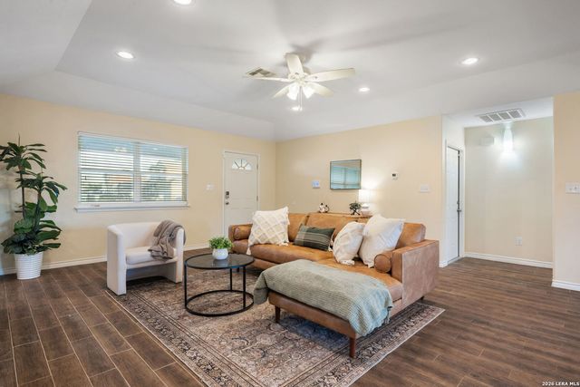 533 INDIAN XING, Jourdanton, TX 78026