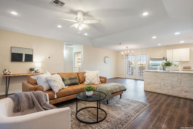 533 INDIAN XING, Jourdanton, TX 78026