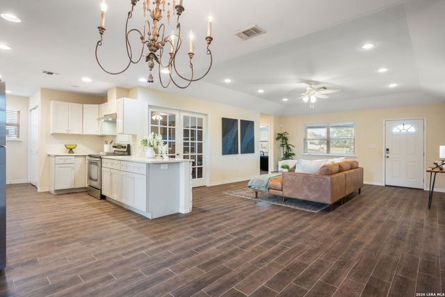 533 INDIAN XING, Jourdanton, TX 78026