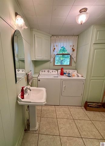 408 W Bellville, Marion, KY 42064