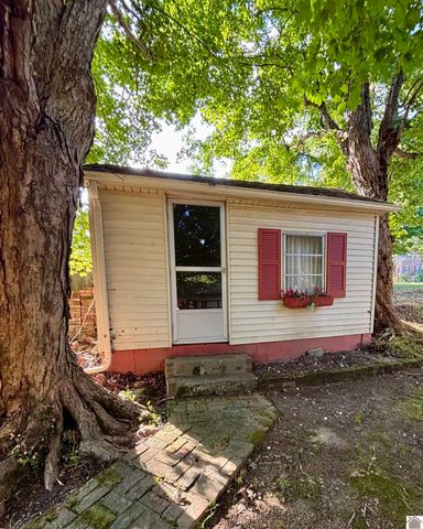 408 W Bellville, Marion, KY 42064