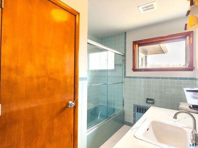 84 Everitt Street, Waterbury, CT 06704