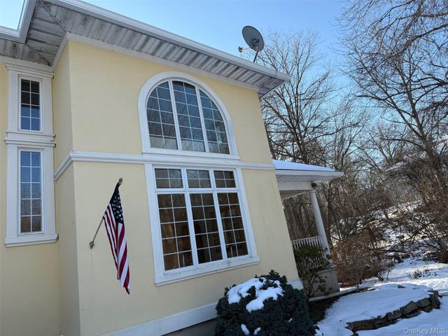 88 Pierce Circle, New Hampton, NY 10958