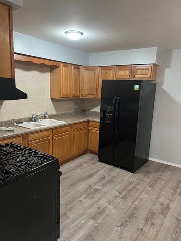 215 S Hale Street 8A, Addison, IL 60101