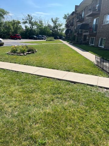 215 S Hale Street 8A, Addison, IL 60101