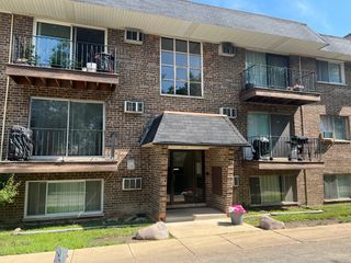 215 S Hale Street 8A, Addison, IL 60101