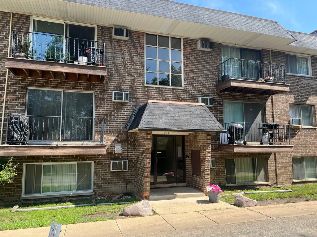 215 S Hale Street 8A, Addison, IL 60101