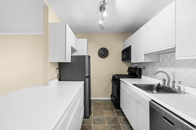 8 Whittier 18A, Boston, MA 02114