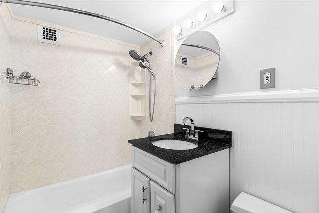 8 Whittier 18A, Boston, MA 02114