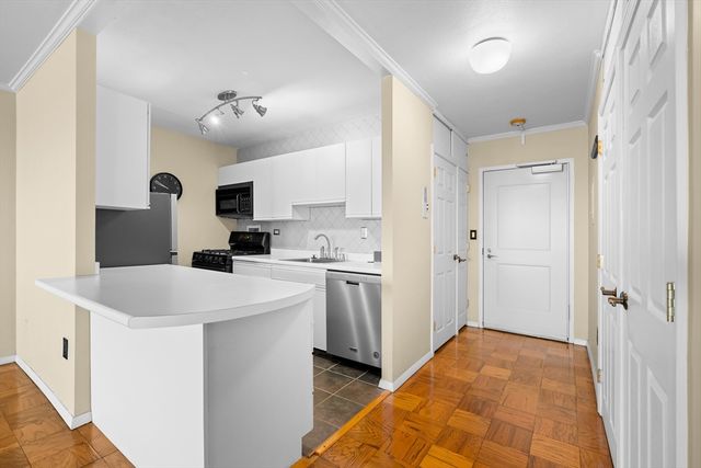 8 Whittier 18A, Boston, MA 02114