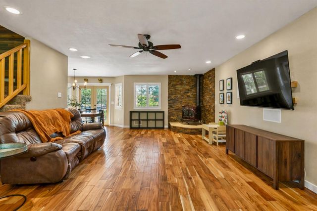 12071 Alta Sierra Dr, Grass Valley, CA 95949