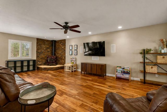 12071 Alta Sierra Dr, Grass Valley, CA 95949