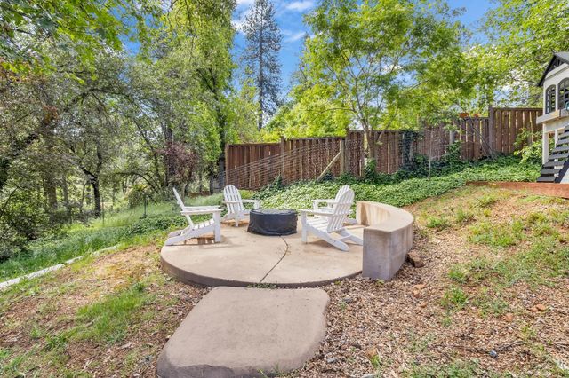 12071 Alta Sierra Dr, Grass Valley, CA 95949